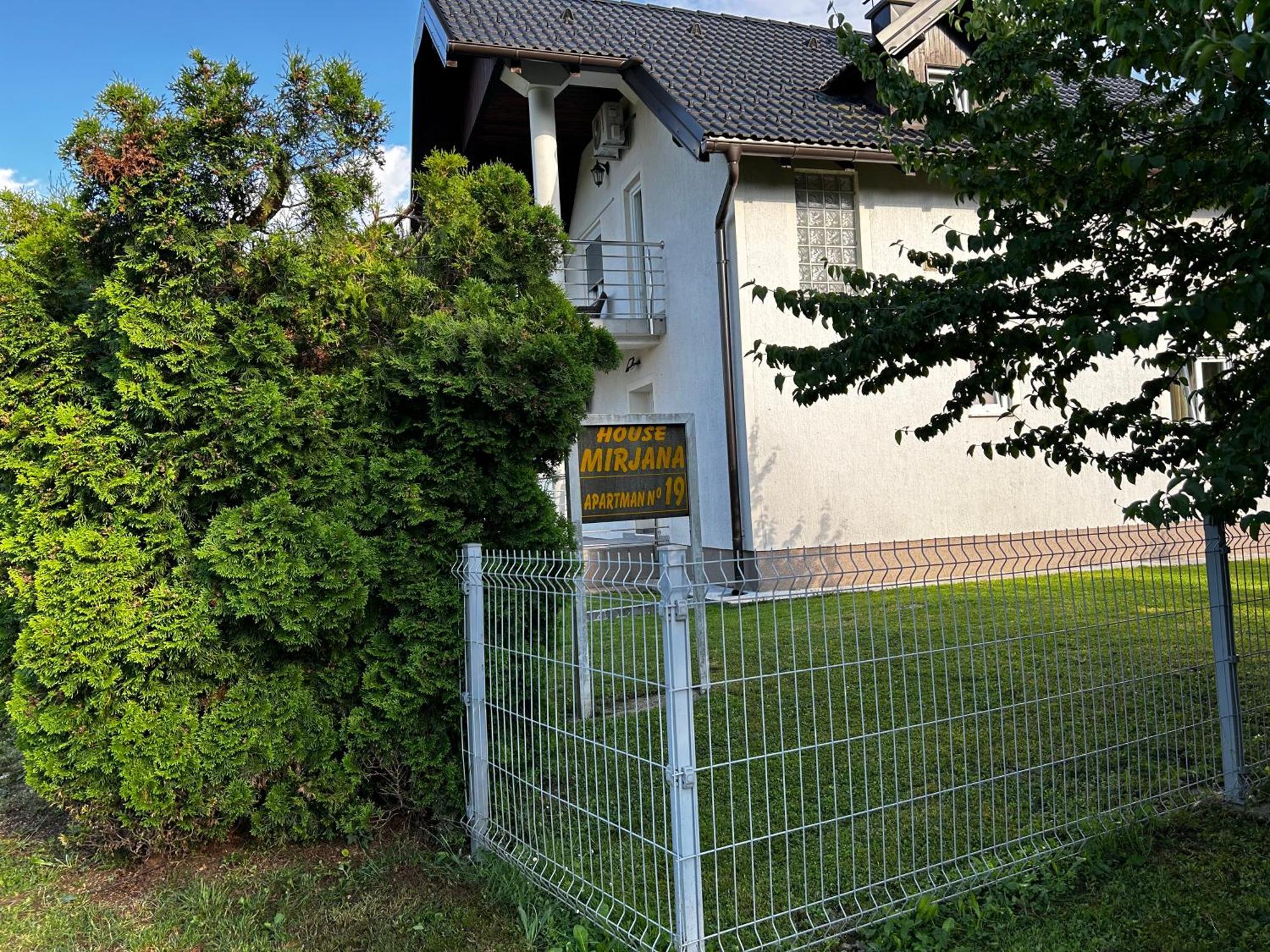 House Mirjana Hotel Smoljanac Exterior foto